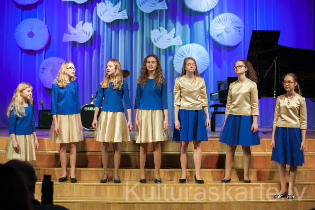 Vokālā ansambļa ,,Krāslaviņa" dalībnieces.